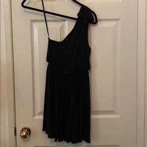 Black ones should sided dress.